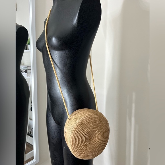 Pretty Woman Boutique Handbags - Tan Round Straw Crossbody Bag